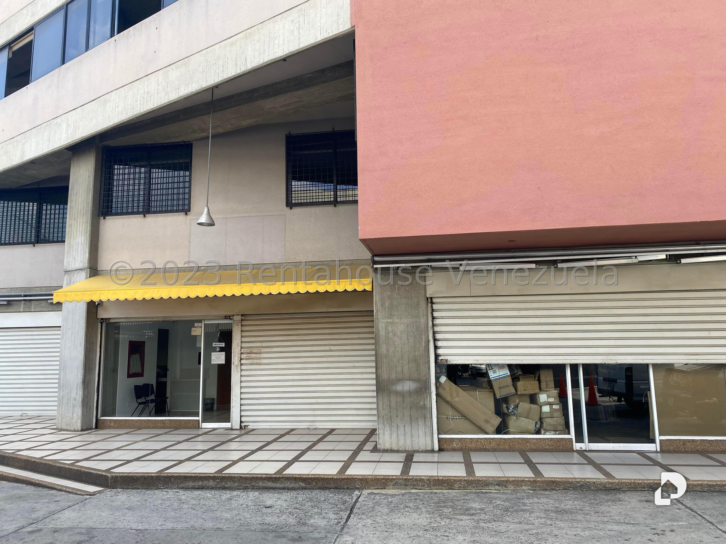 Edificio en Los Dos Caminos, Caracas