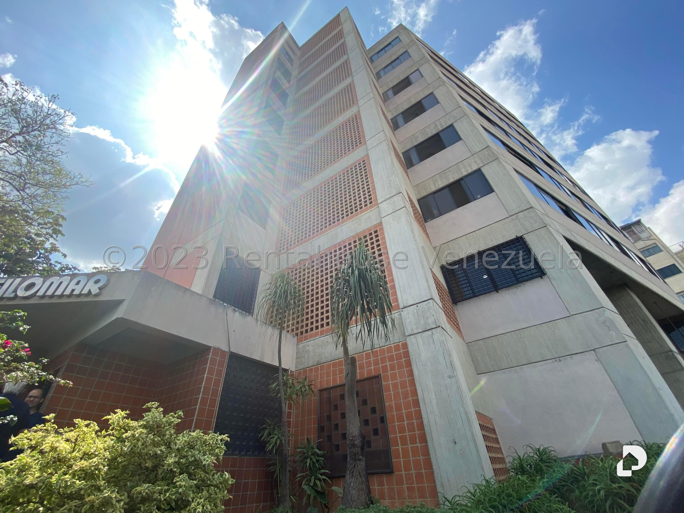 Edificio en Los Dos Caminos, Caracas