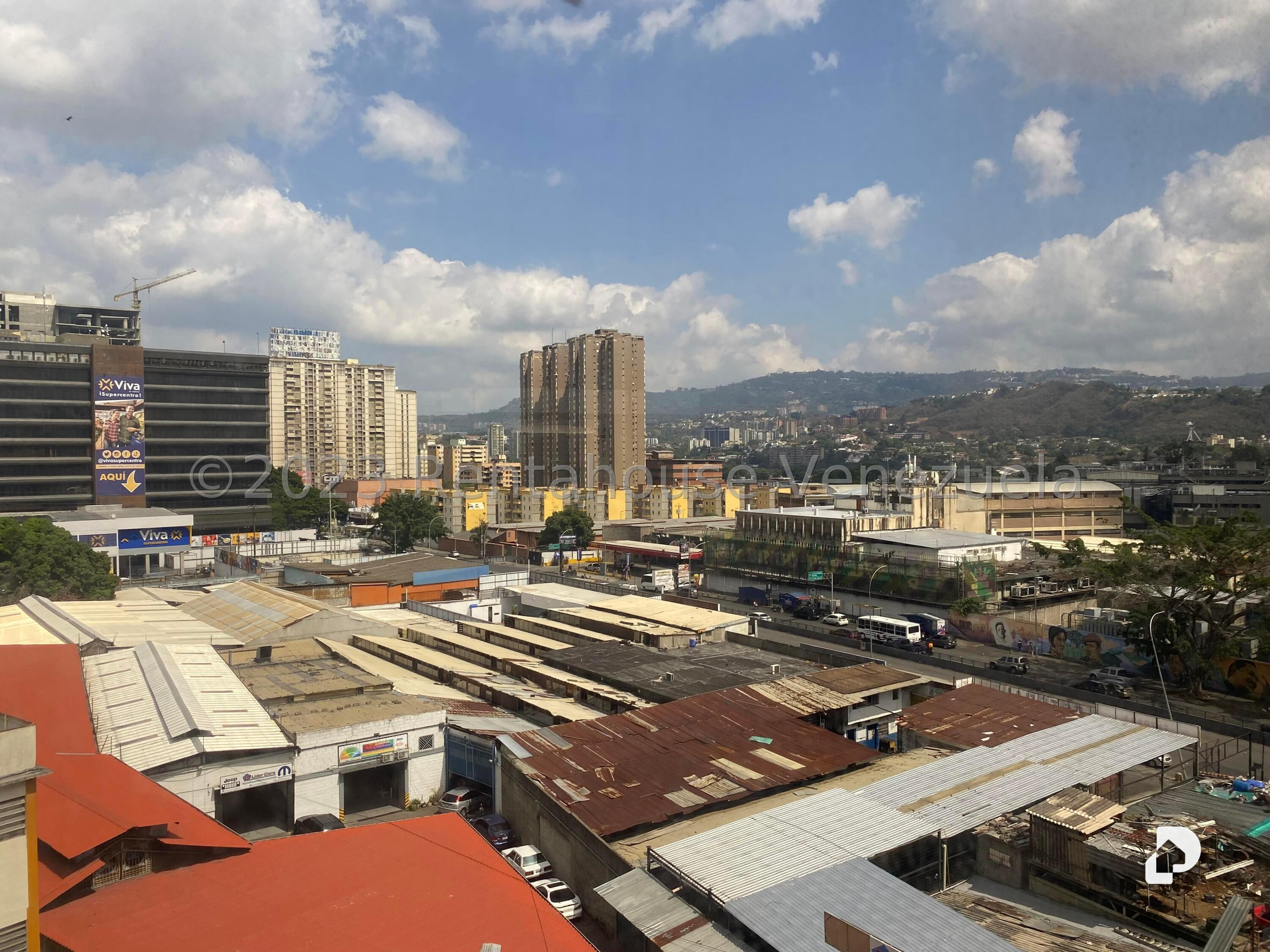 Edificio en Los Dos Caminos, Caracas