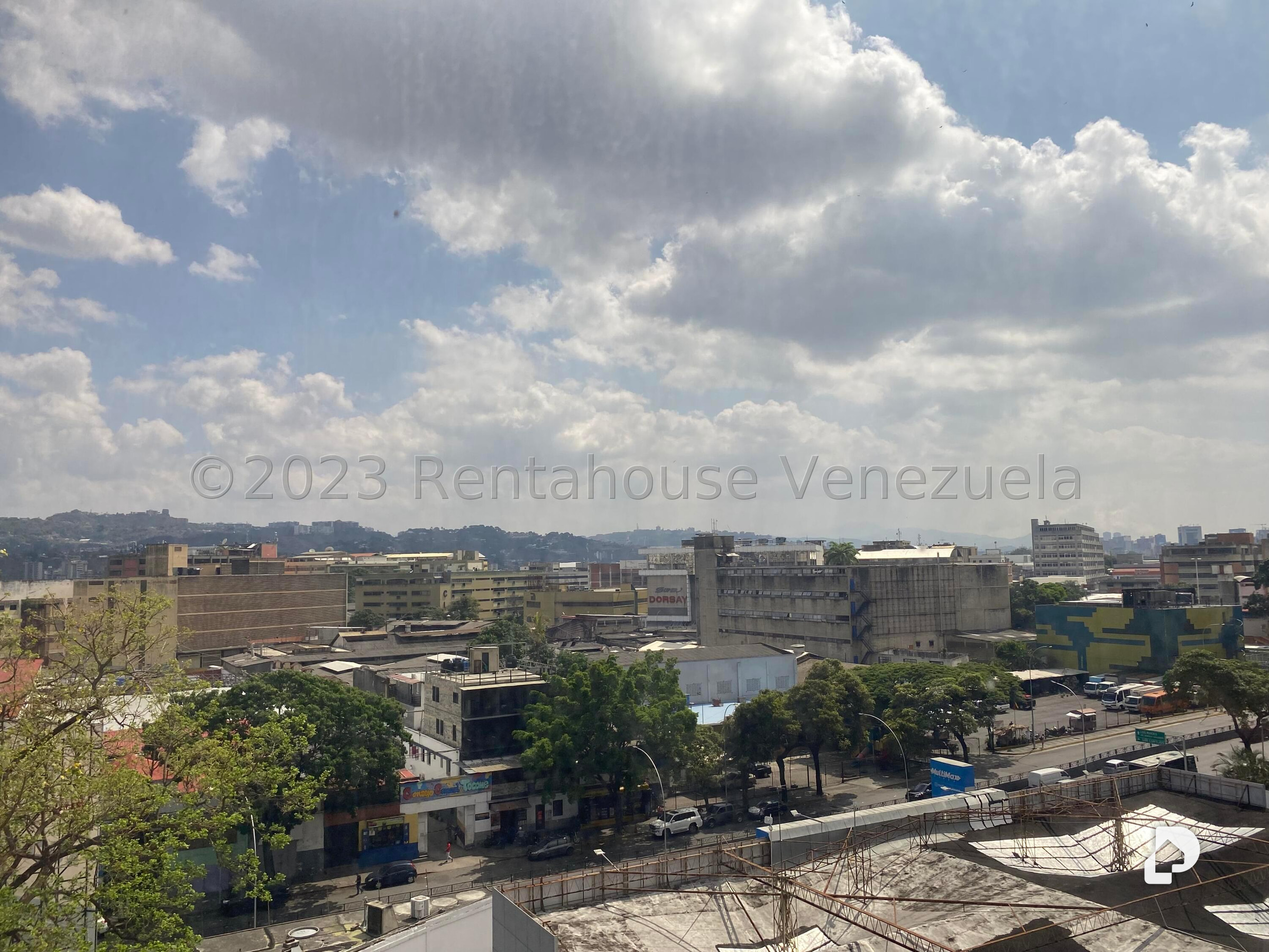 Edificio en Los Dos Caminos, Caracas