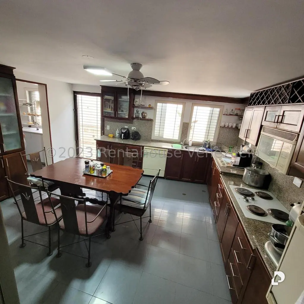 Casa en Cumbres de Curumo, Caracas – 13