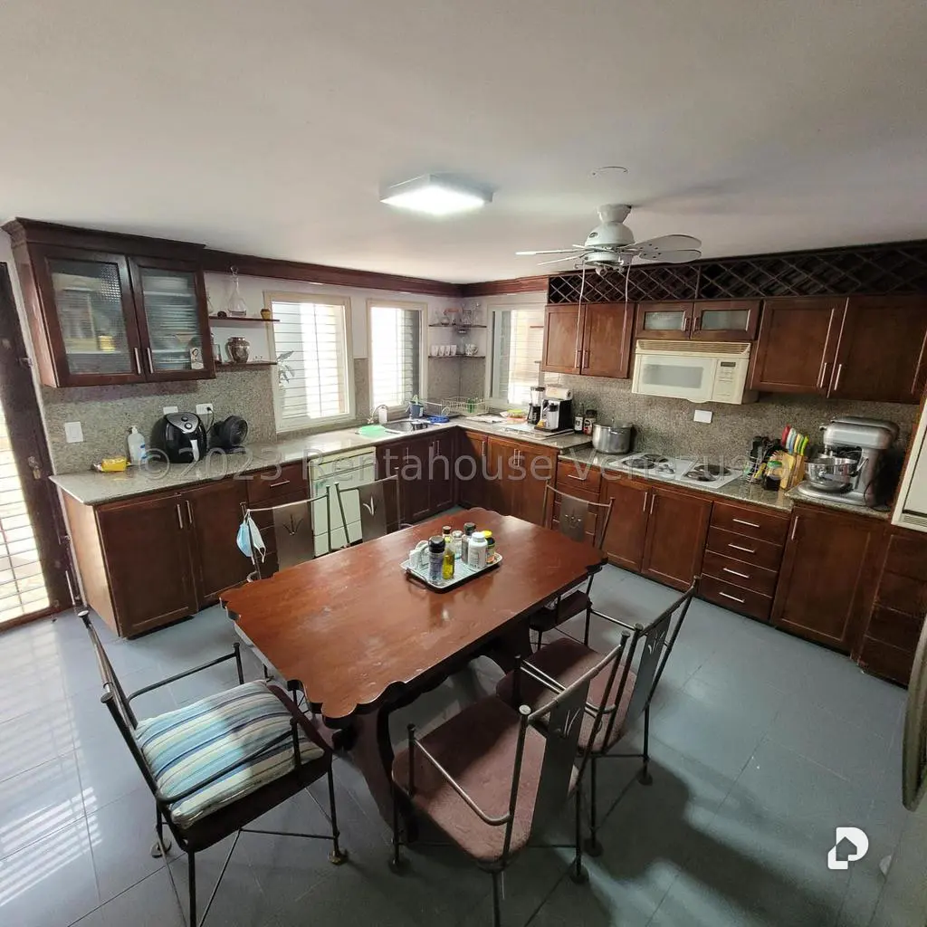Casa en Cumbres de Curumo, Caracas – 14