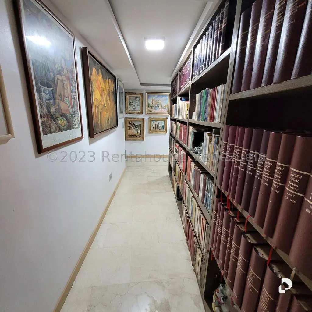 Casa en Cumbres de Curumo, Caracas – 30
