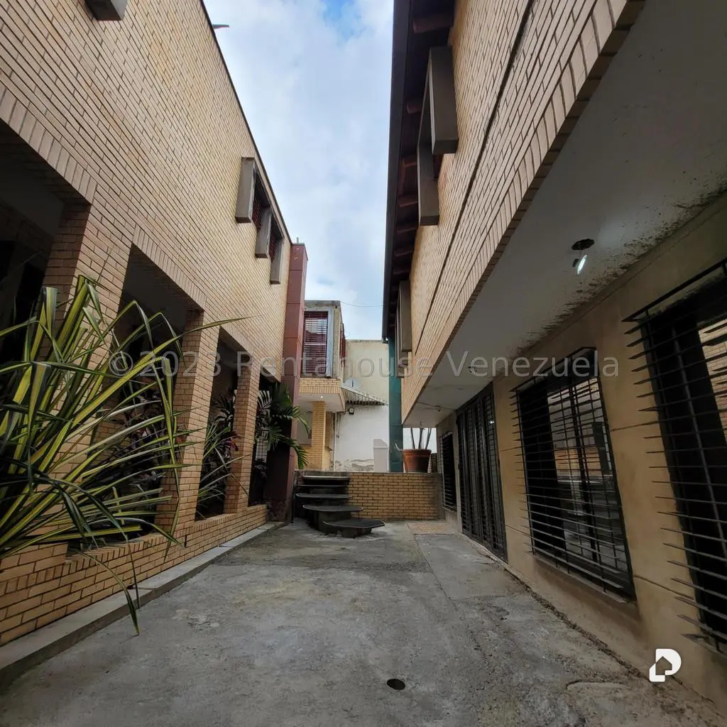 Casa en Cumbres de Curumo, Caracas – 32