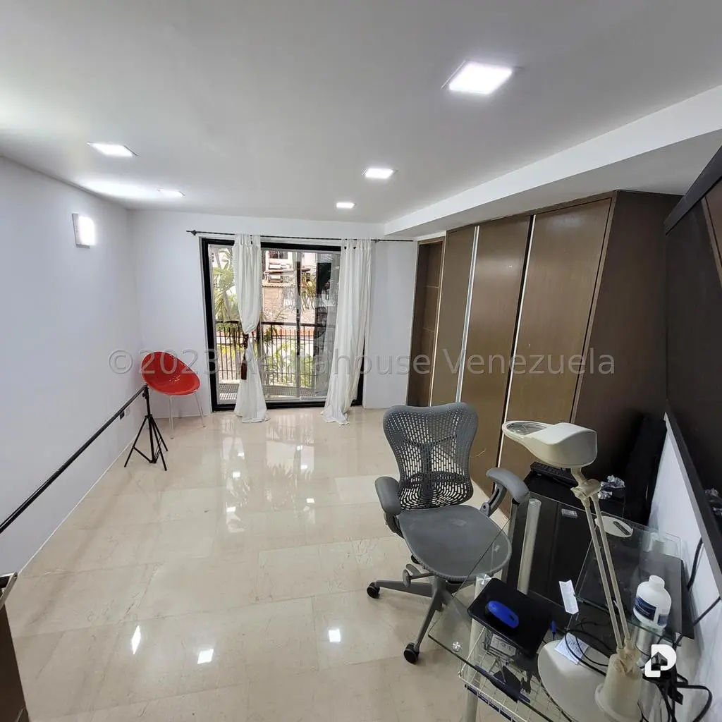 Casa en Cumbres de Curumo, Caracas – 17