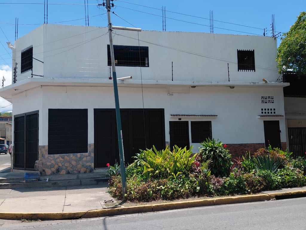 Building in Barrio Independencia, Maracay - 1