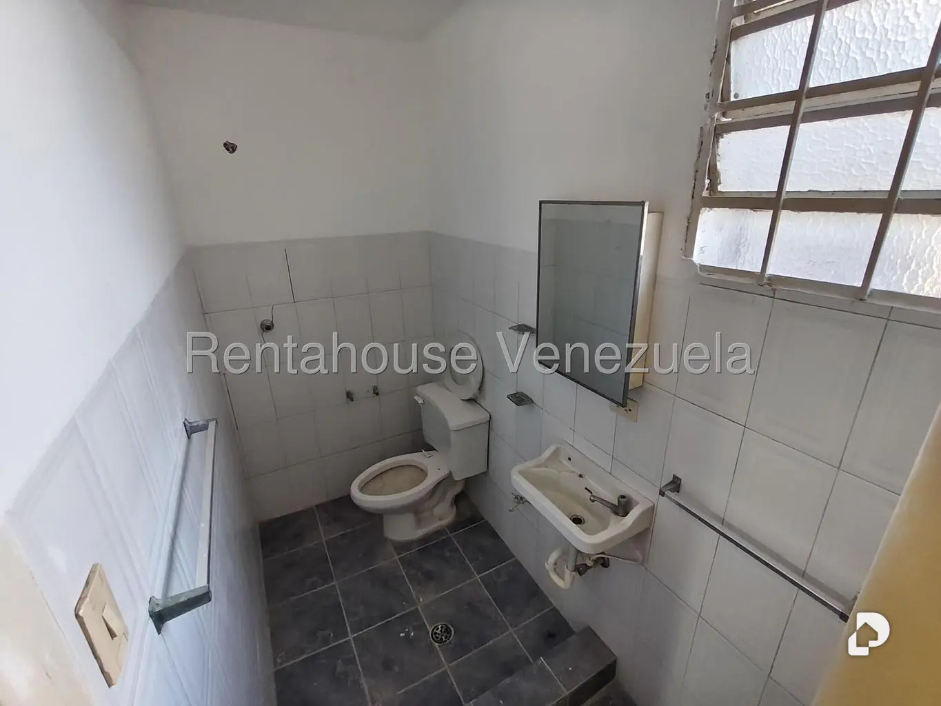 Local comercial en Montecristo, Caracas – 16