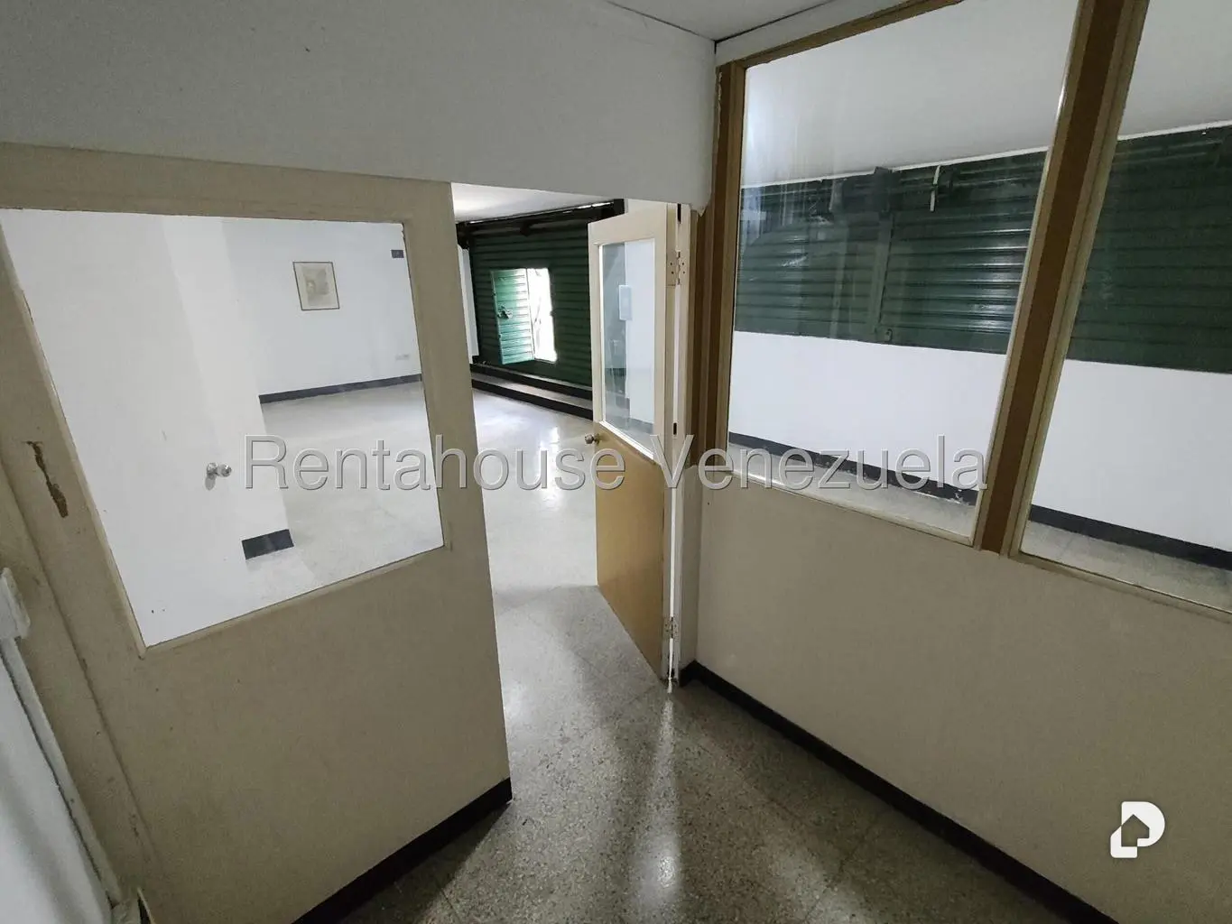 Local comercial en Montecristo, Caracas – 12