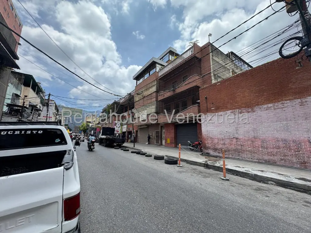Commercial space in Catia, Caracas - 1
