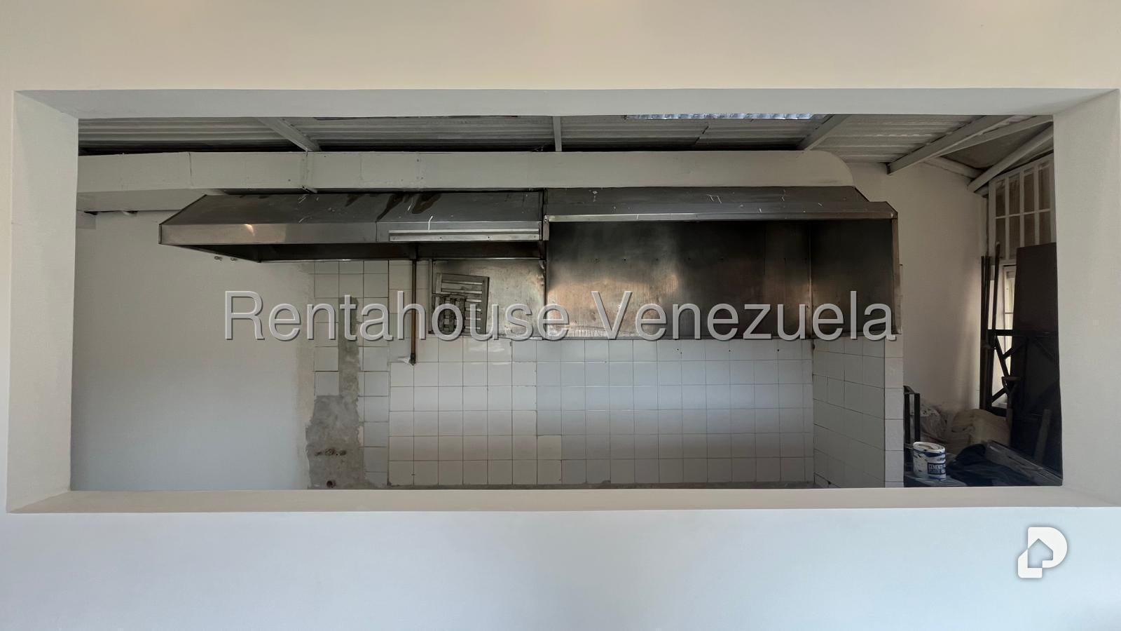 Local comercial en Los Samanes, Caracas – 16