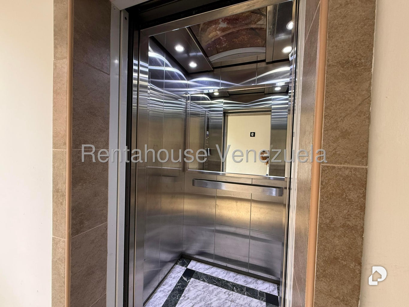 Apartamento en Colinas de La Tahona, Caracas – 21