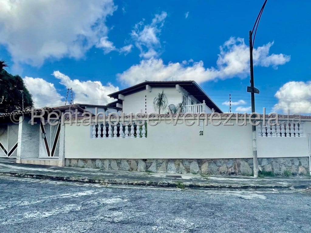Casa en Santa Paula, Caracas - 1