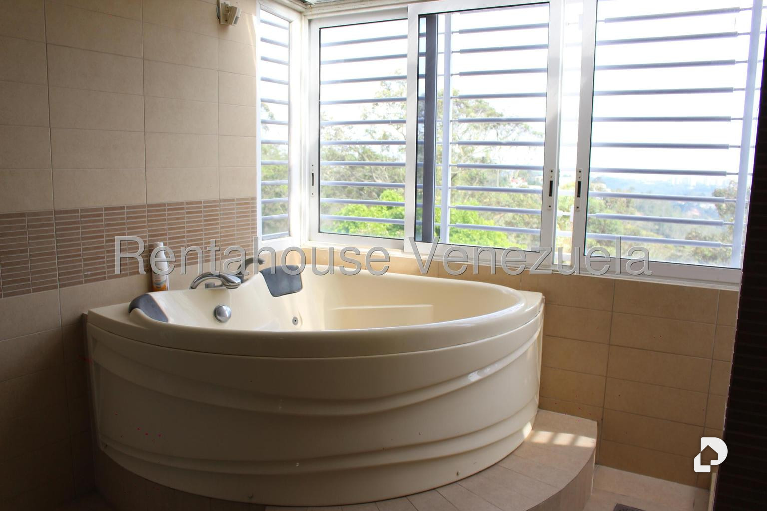 Casa en Club de Campo, San Antonio de Los Altos – 28