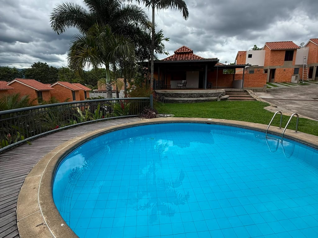 Townhouse en Altos de Guataparo, Valencia - 1