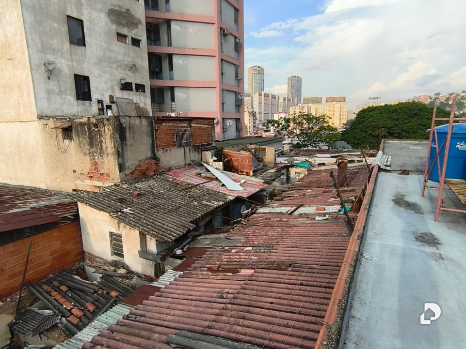 Local comercial en Av. Fuerzas Armadas, Caracas – 11