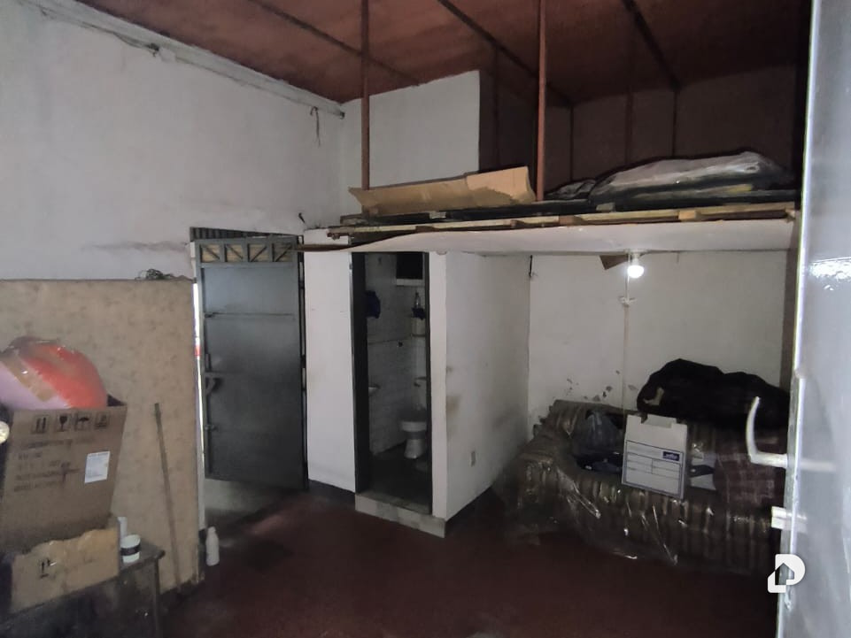 Local comercial en Av. Fuerzas Armadas, Caracas – 6
