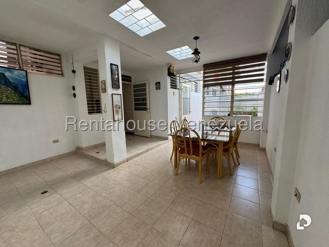 Casa en Alto Prado, Caracas – 11