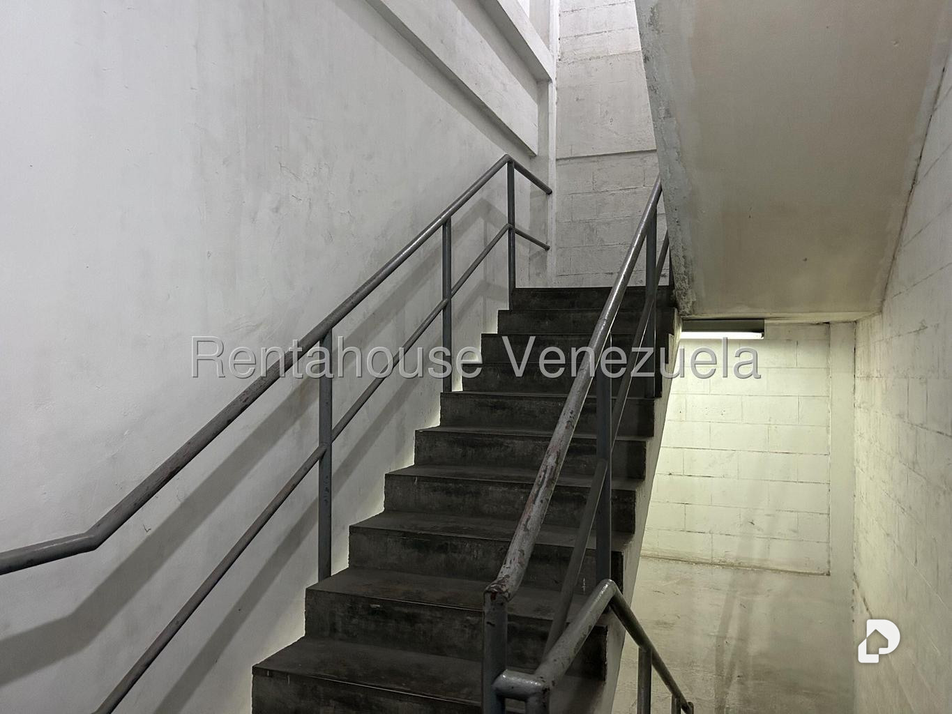 Galpón en Los Cortijos de Lourdes, Caracas – 2