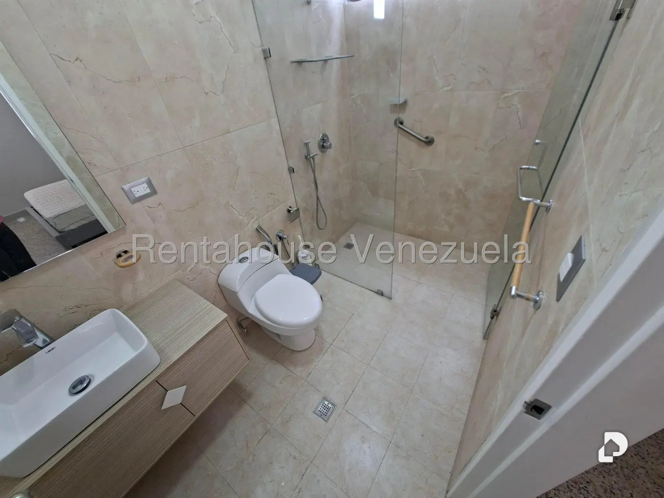 Apartamento en Los Palos Grandes, Caracas – 9