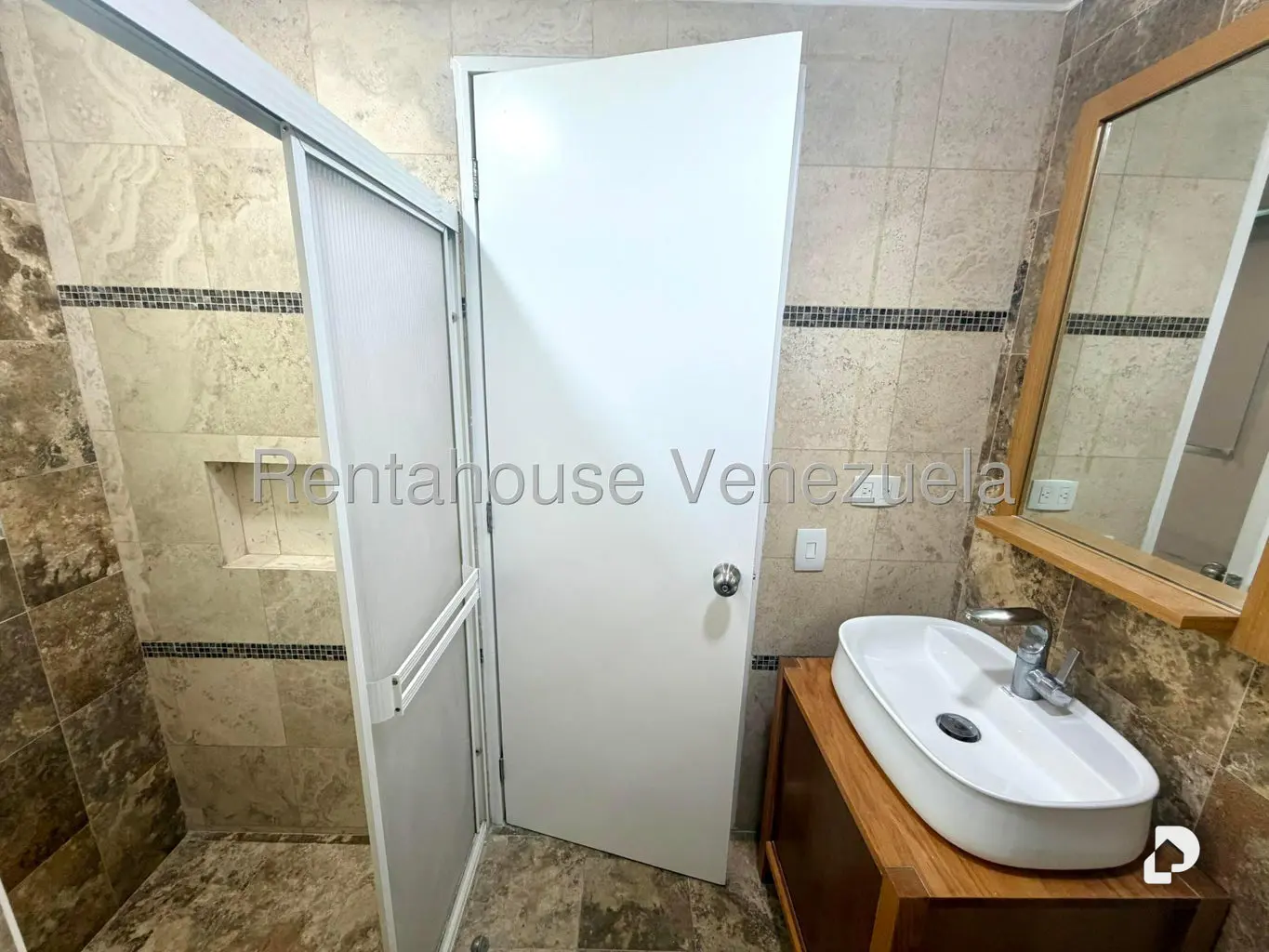 Apartamento en Campo Alegre, Caracas – 13