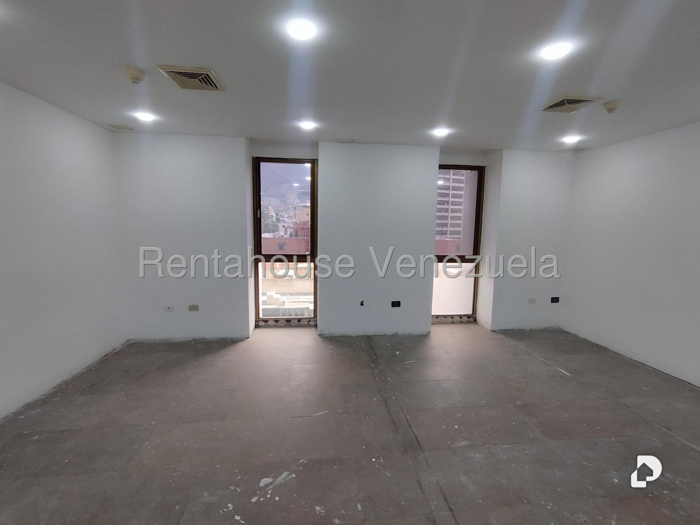 Oficina en Los Palos Grandes, Caracas – 14