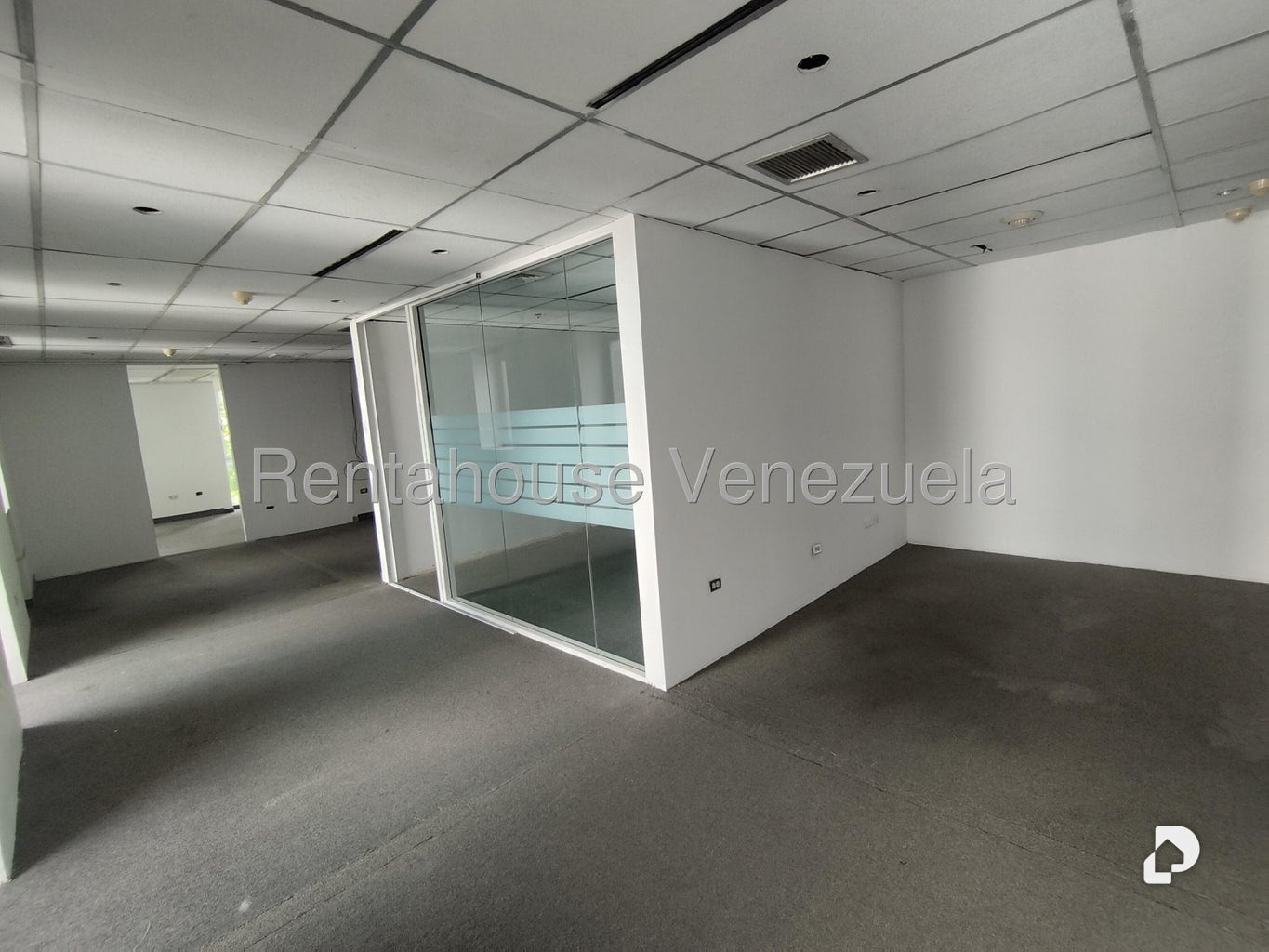 Oficina en Los Palos Grandes, Caracas – 10