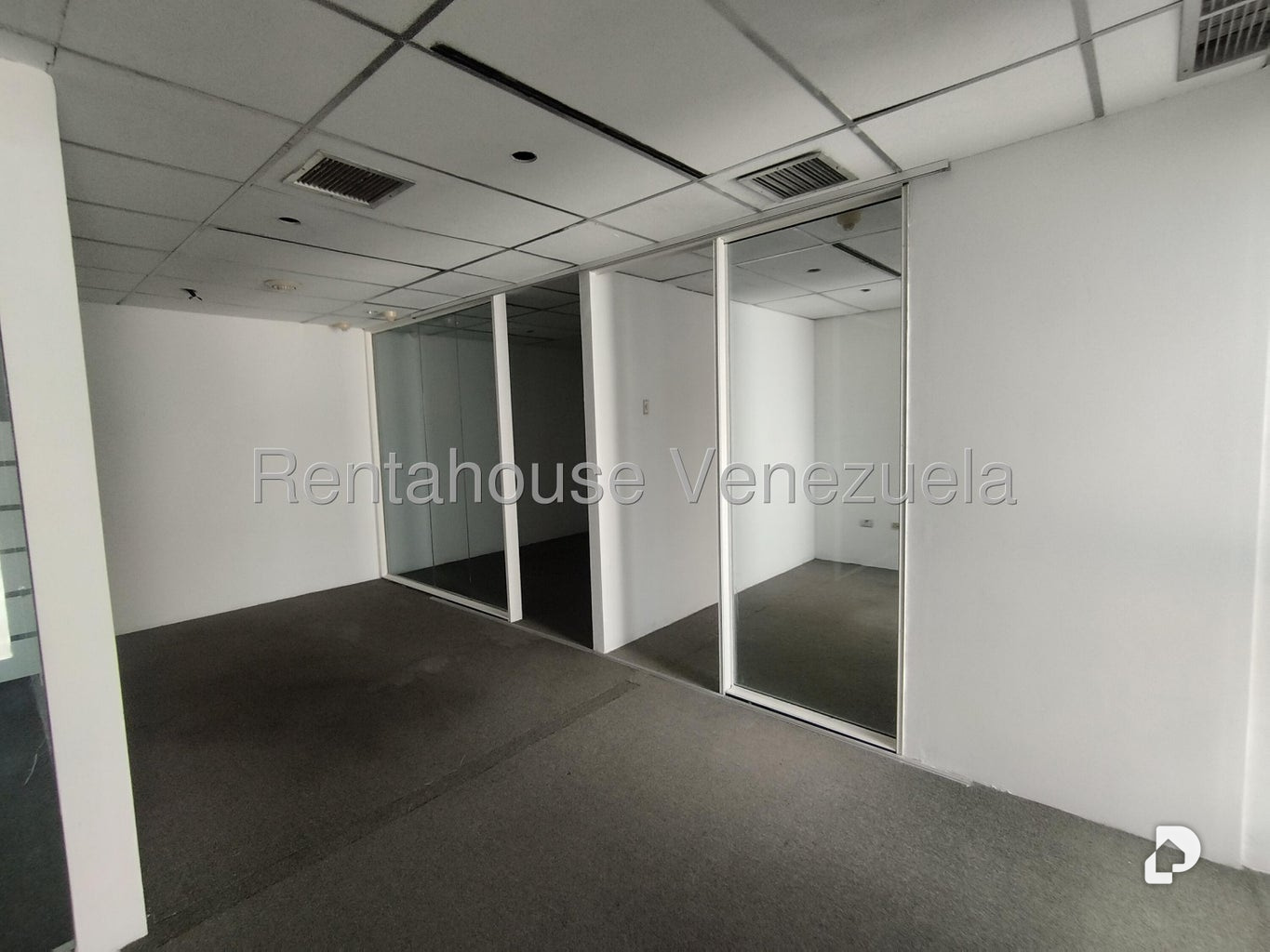 Oficina en Los Palos Grandes, Caracas – 9