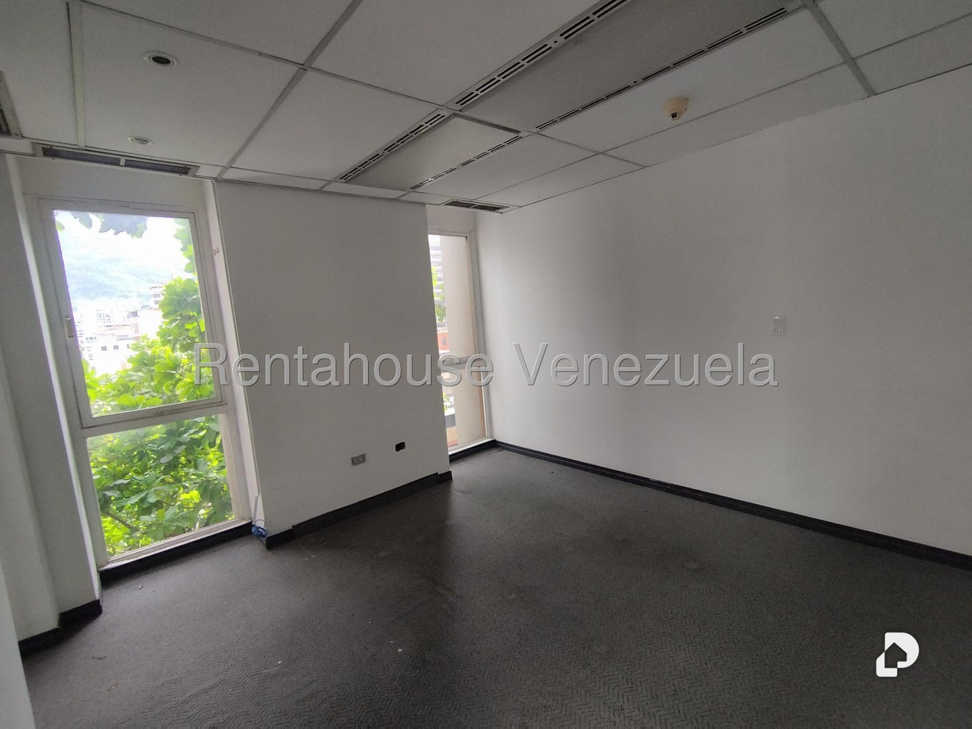 Oficina en Los Palos Grandes, Caracas – 8