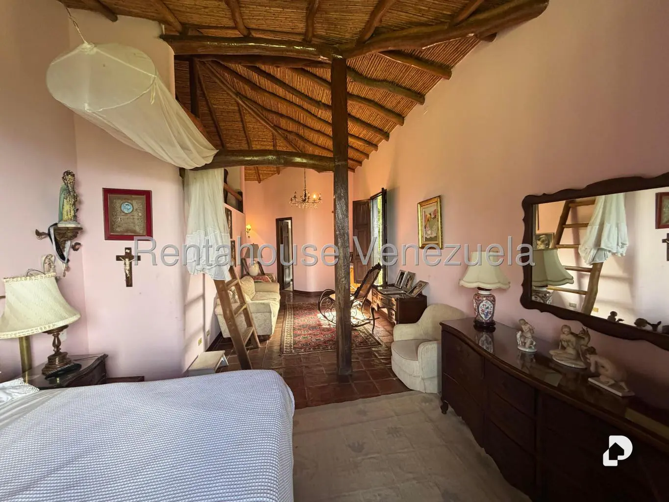 Casa en Oripoto, Caracas – 22