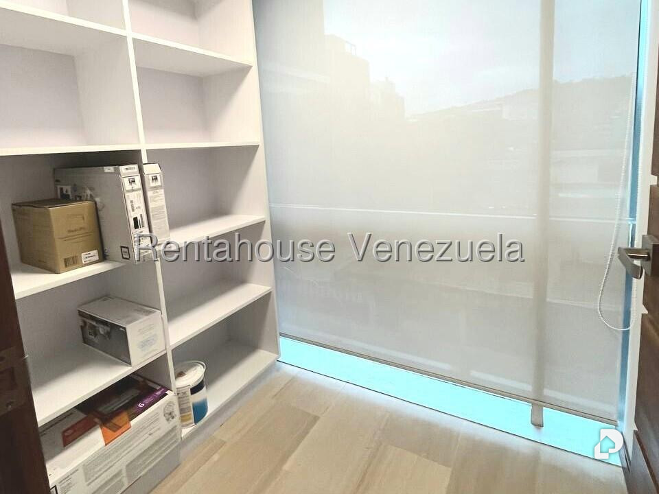 Oficina en Las Mercedes, Caracas – 14