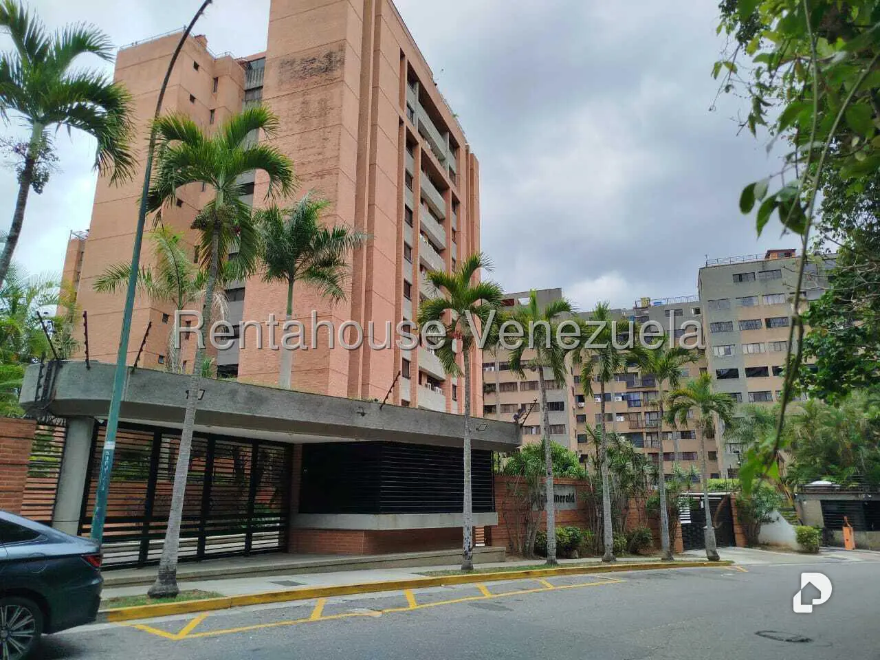 Apartamento en Las Esmeraldas, Caracas – 1