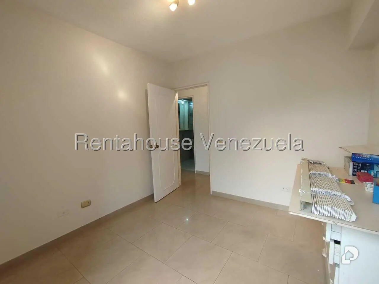 Apartamento en Las Esmeraldas, Caracas – 24