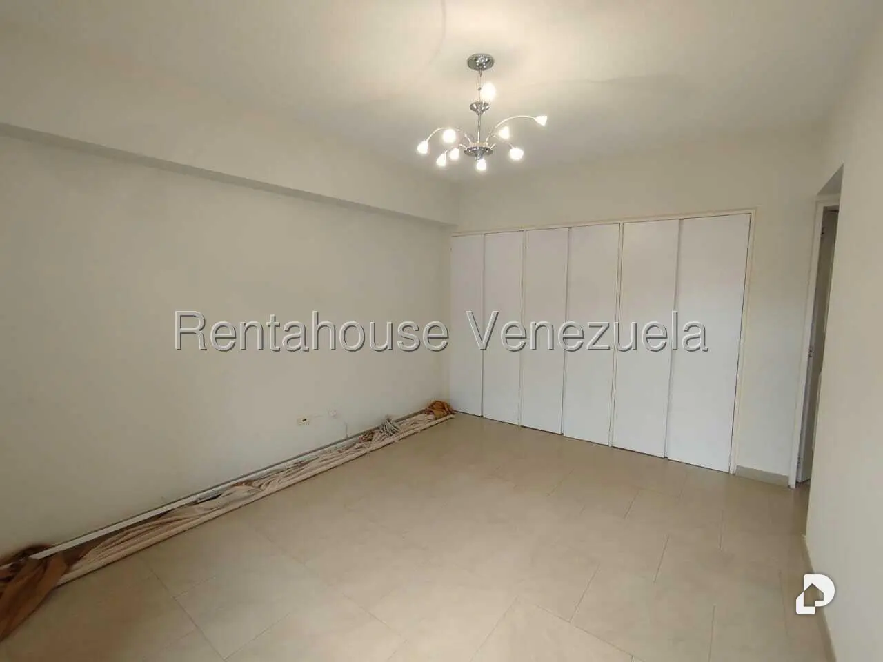 Apartamento en Las Esmeraldas, Caracas – 20