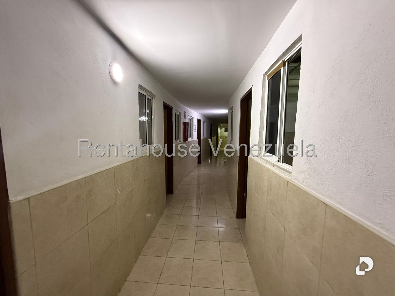 Local comercial en Los Dos Caminos, Caracas – 2