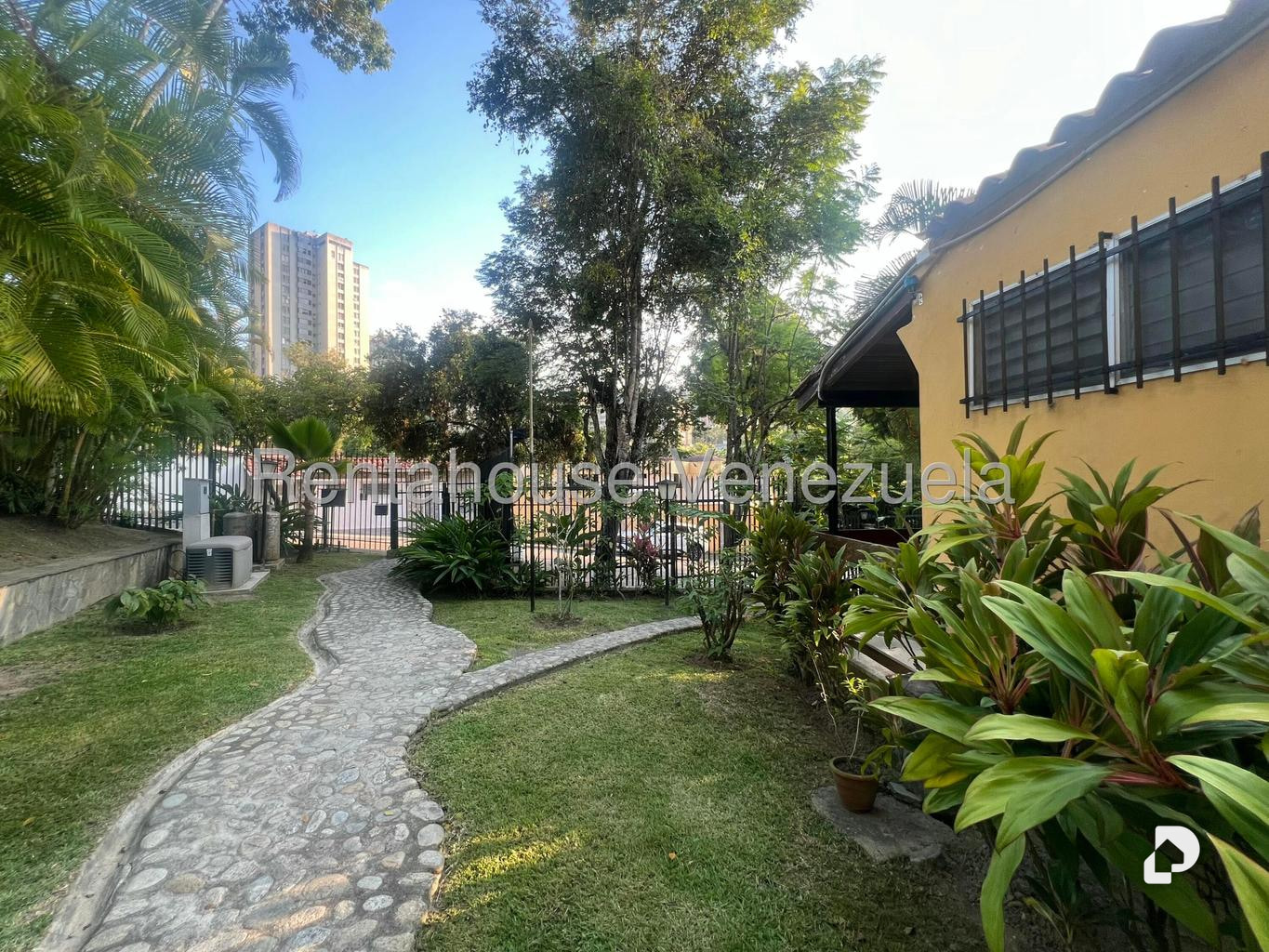 House in Los Geranios, Caracas – 18