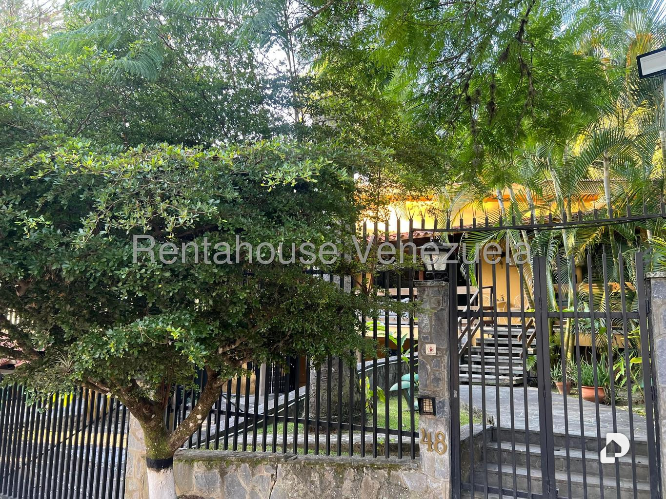 House in Los Geranios, Caracas – 4