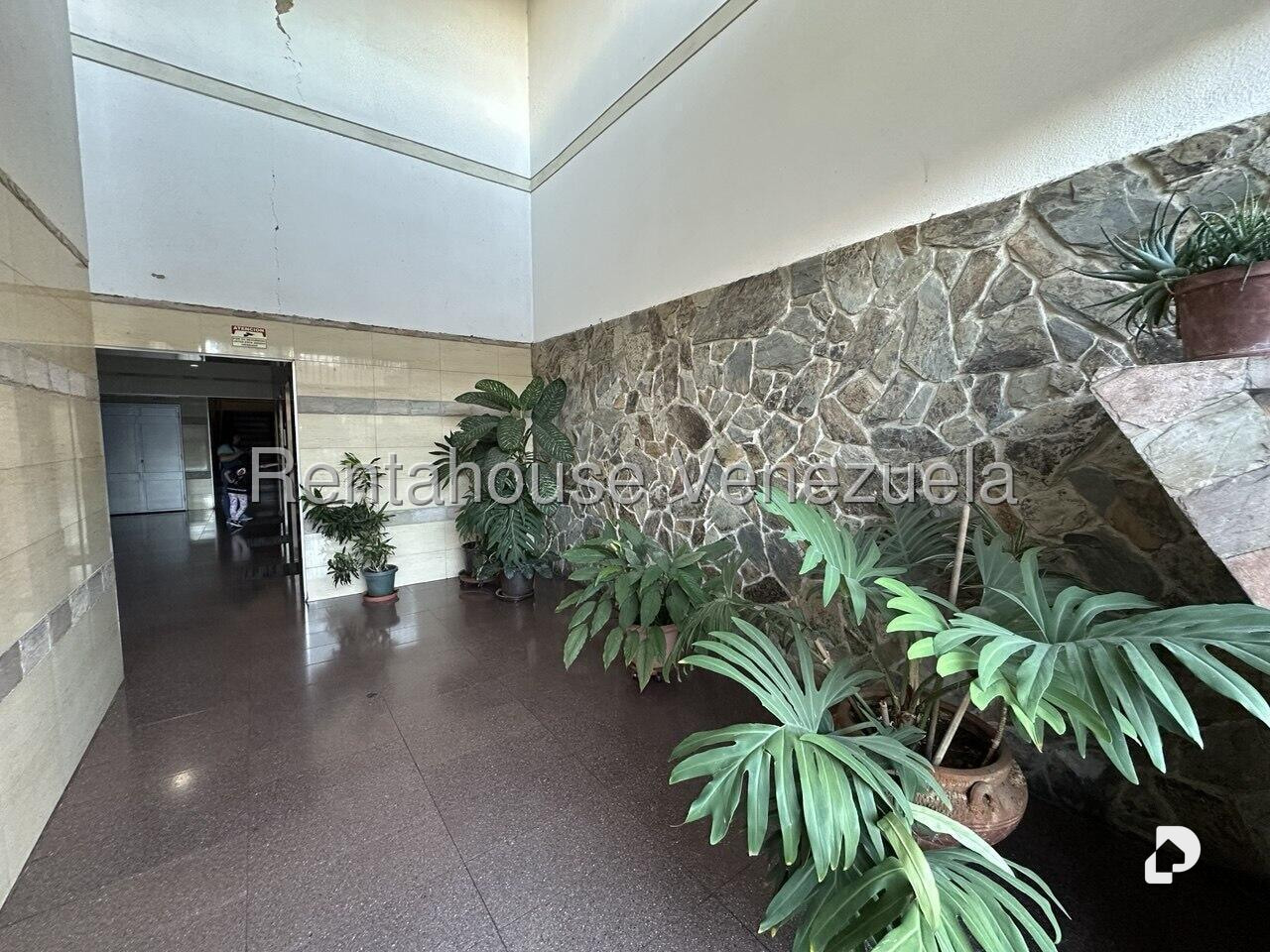Apartment in Los Dos Caminos, Caracas – 26