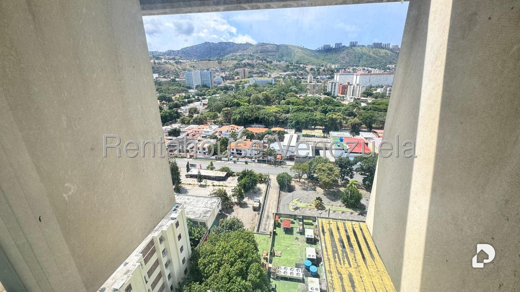 Local comercial en Montalbán I, Caracas – 12