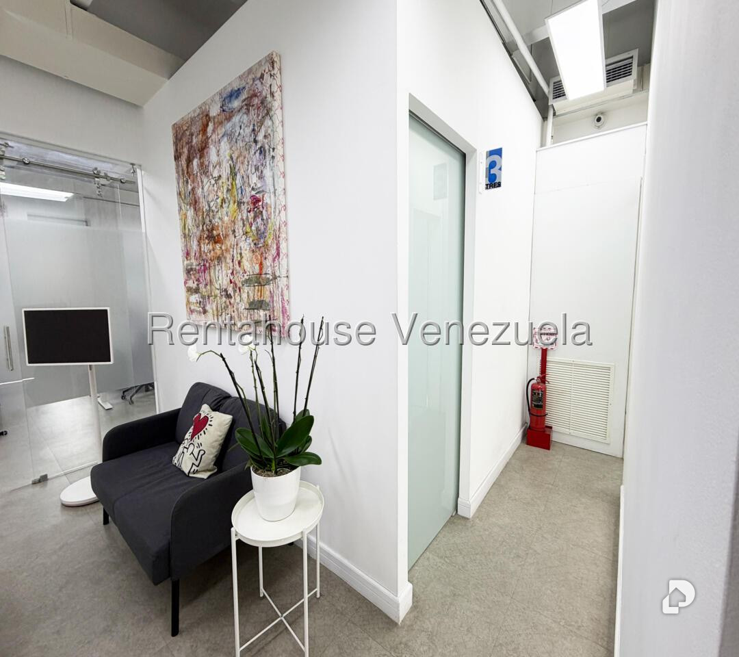 Oficina en Los Palos Grandes, Caracas – 11