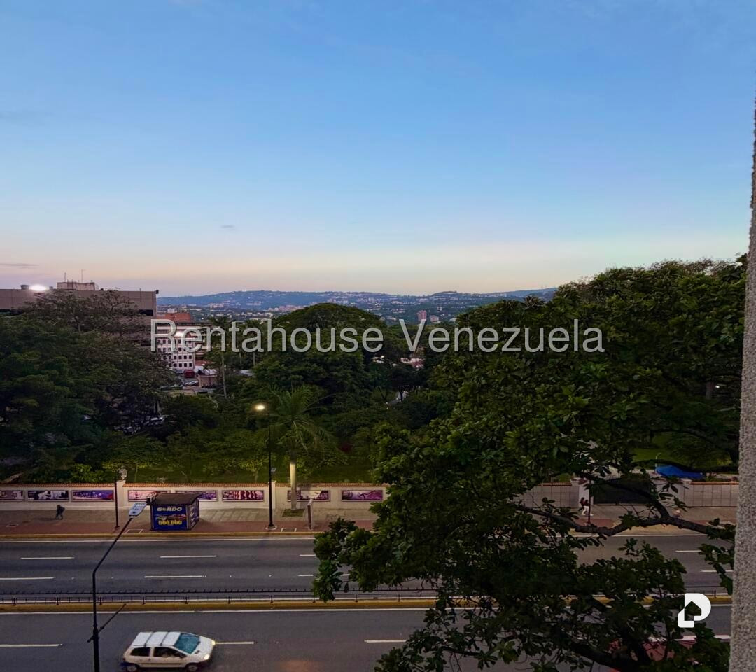 Oficina en Los Palos Grandes, Caracas – 14