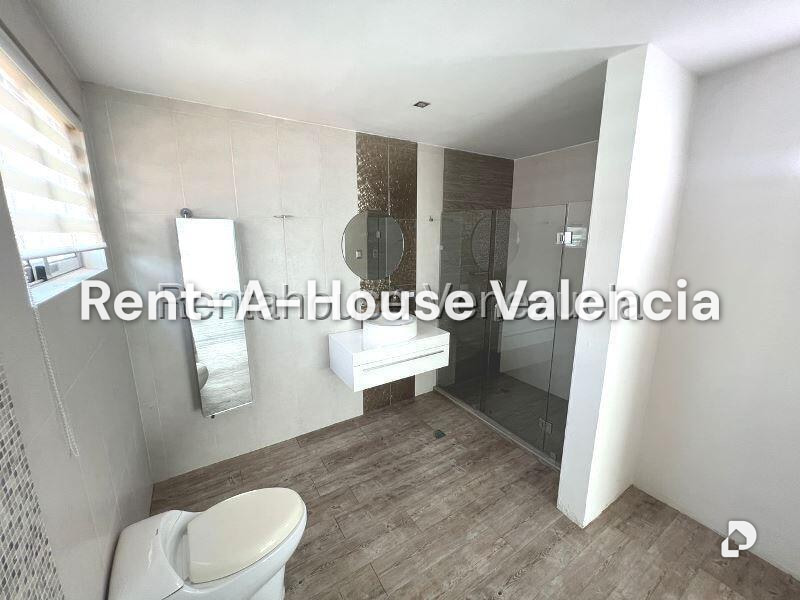 House in Guataparo Country Club, Valencia – 40