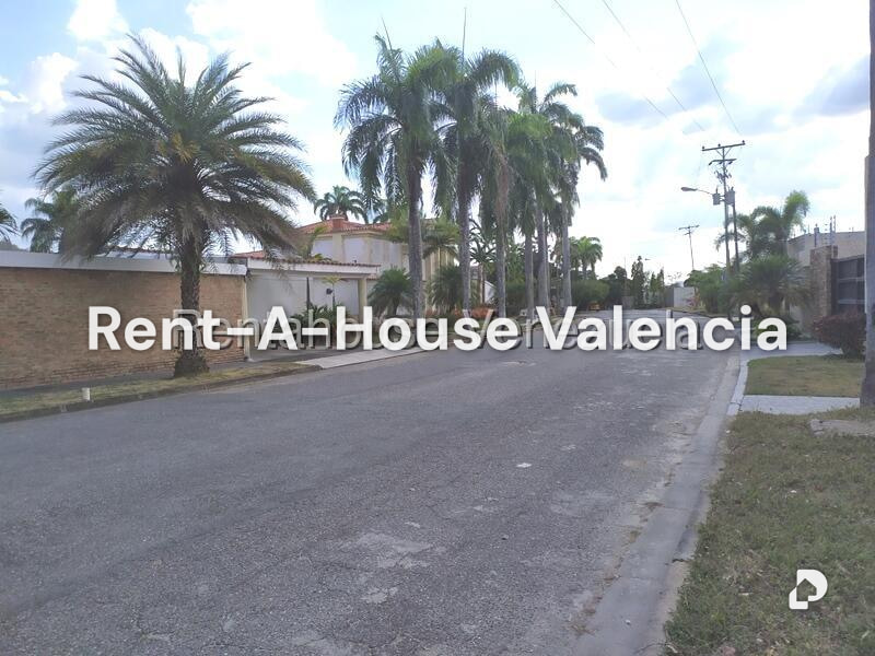 House in Guataparo Country Club, Valencia – 58