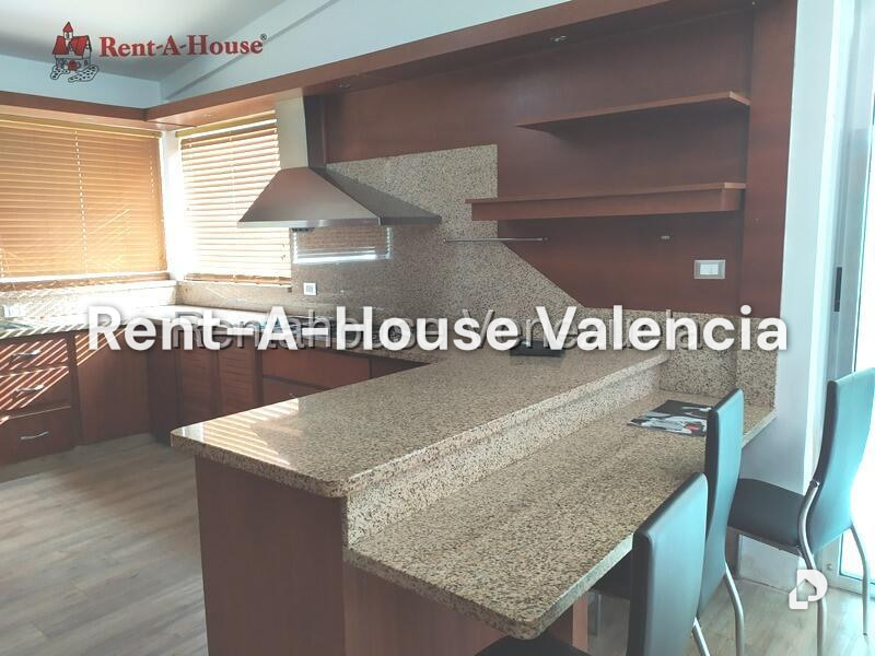 House in Guataparo Country Club, Valencia – 25