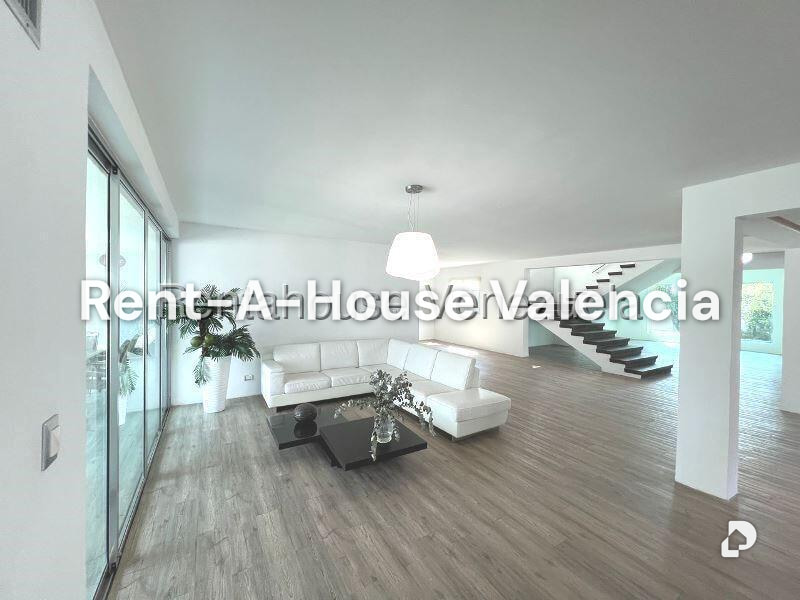 House in Guataparo Country Club, Valencia – 4
