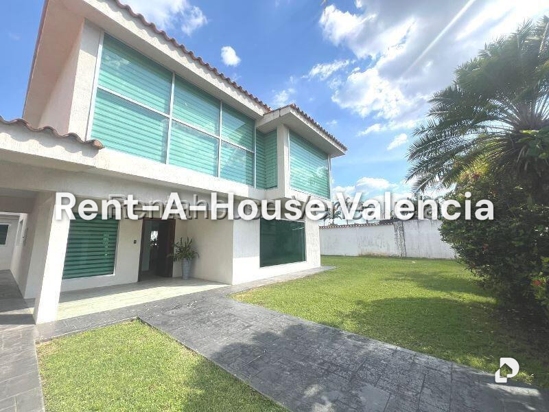House in Guataparo Country Club, Valencia – 52
