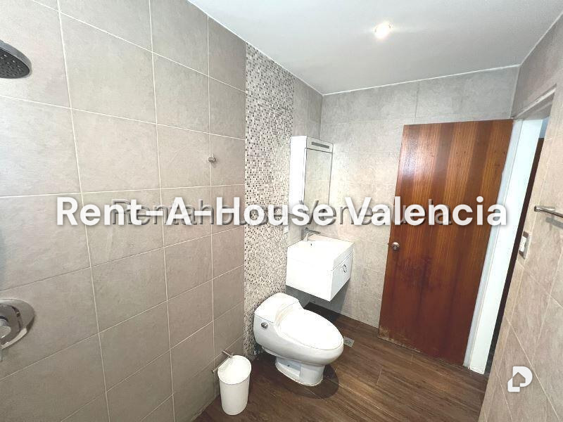 House in Guataparo Country Club, Valencia – 36