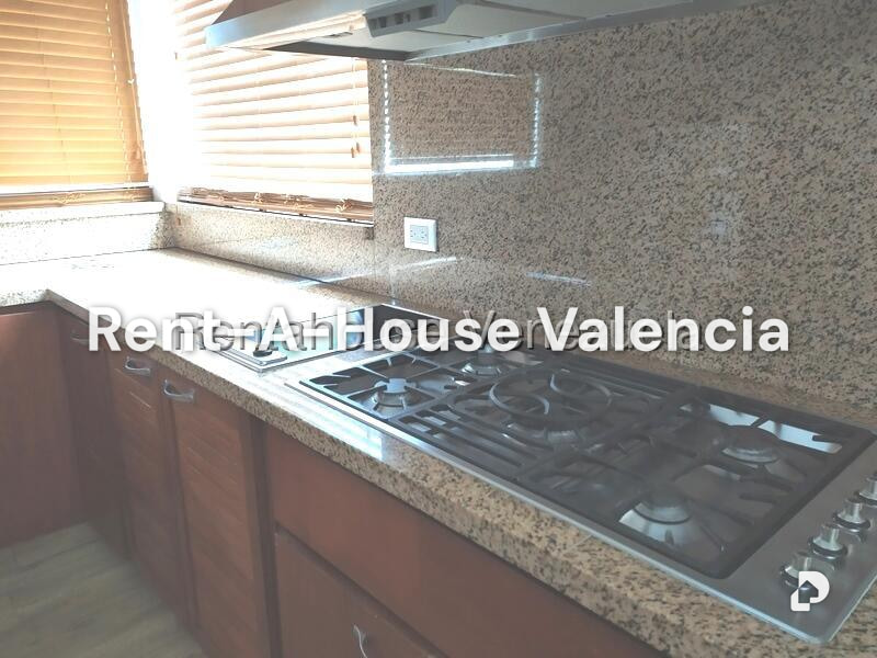 House in Guataparo Country Club, Valencia – 27