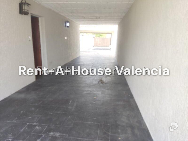 House in Guataparo Country Club, Valencia – 54