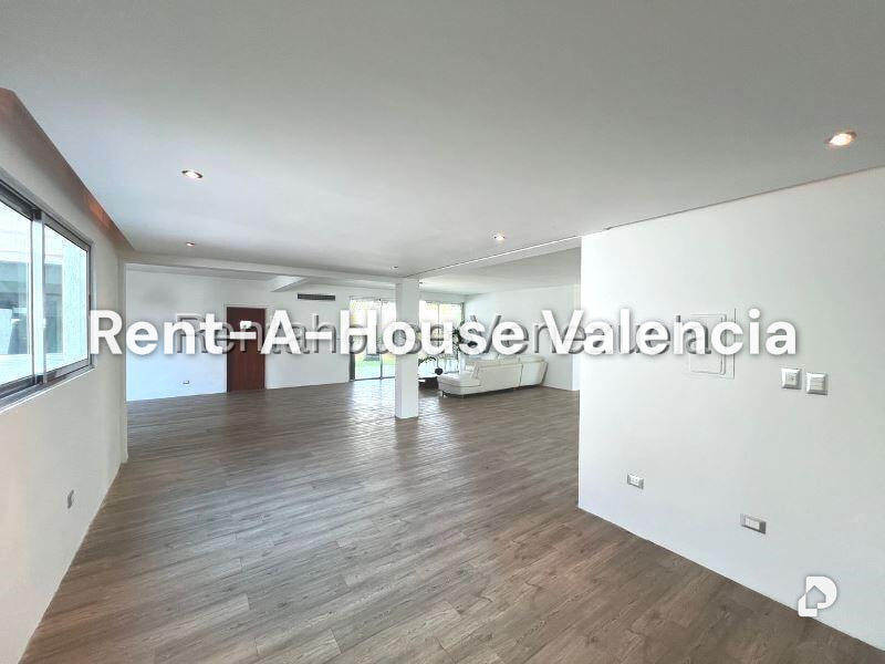 House in Guataparo Country Club, Valencia – 2