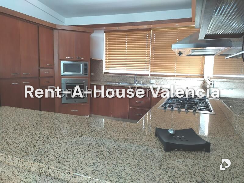 House in Guataparo Country Club, Valencia – 26